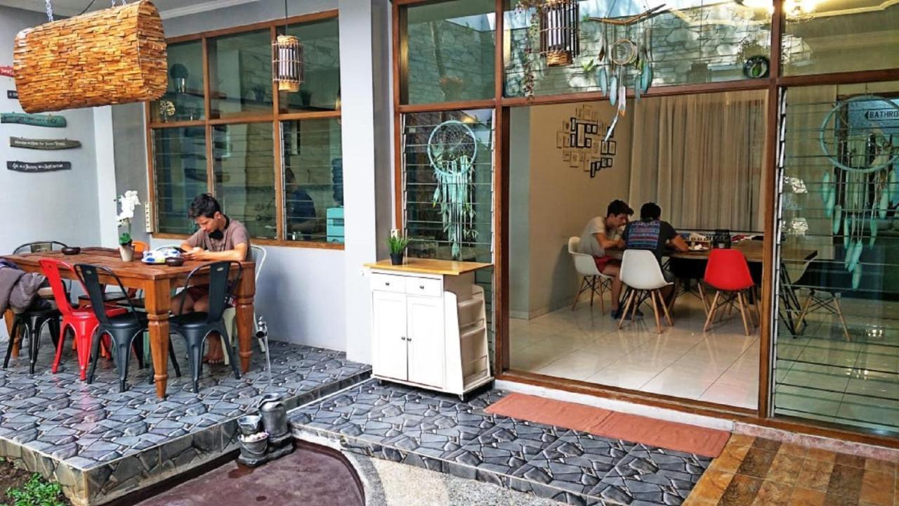 Ostel By Ostic Hostel Bandung Buitenkant foto